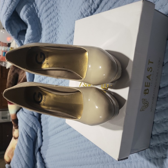 Shoes - Picture 3 of 4